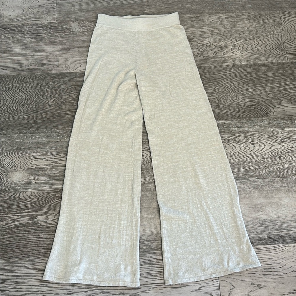 Minnie Rose wide-leg pant with elastic waist. Super soft linen/poly blend.
